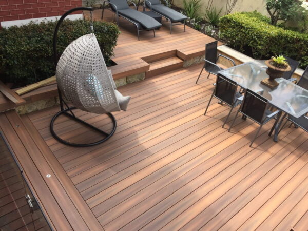 Relaxing Outdoors – the Perfect Way to Spend a Summer Evening on your Deck