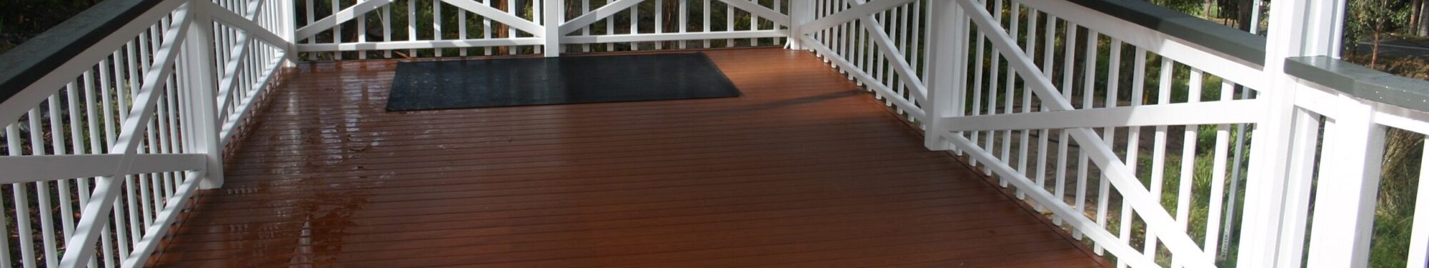 Why are People Choosing Aluminium Decking?