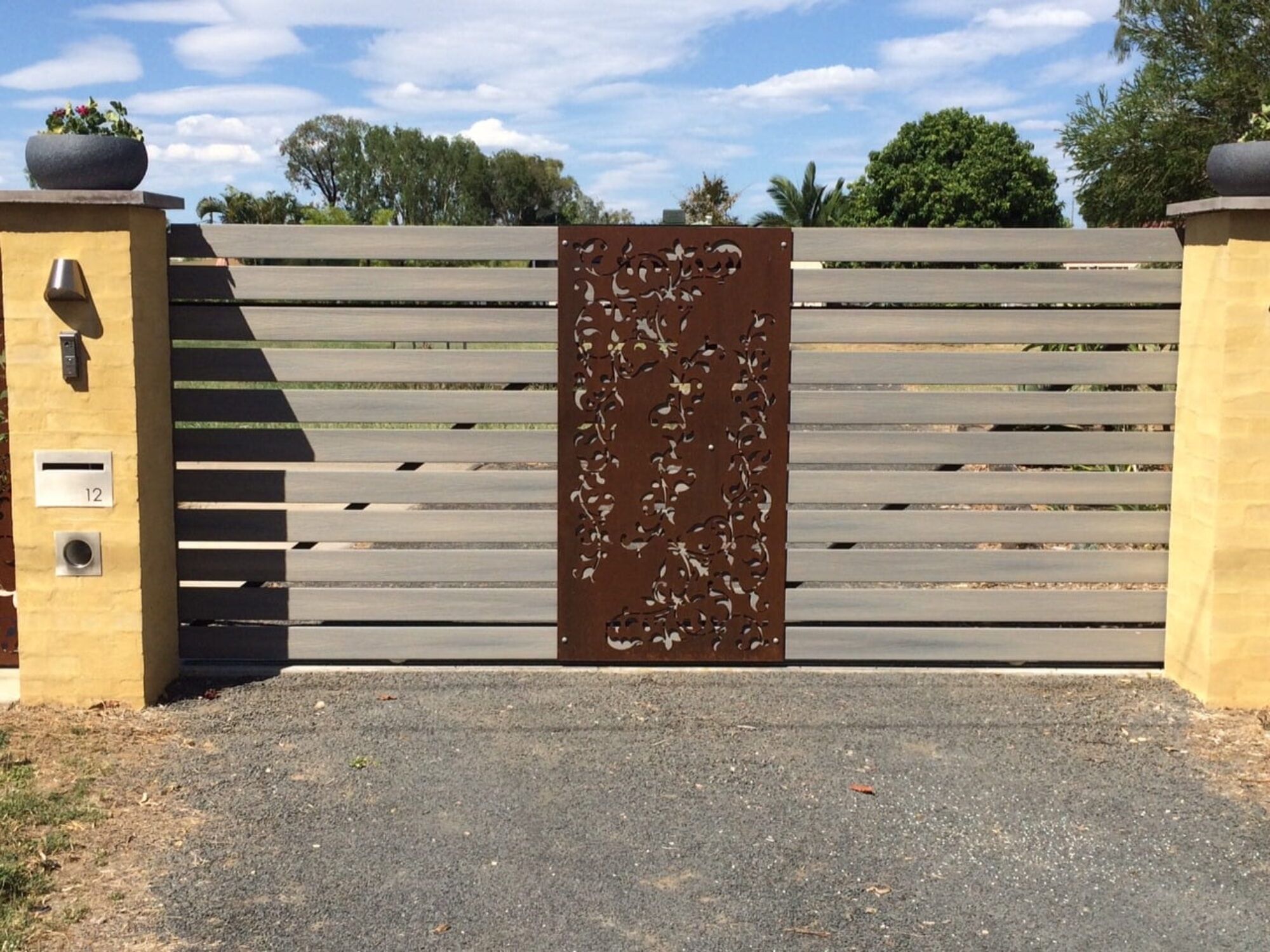Composite Fencing vs. Timber: Choose the Right Fence for Your Home